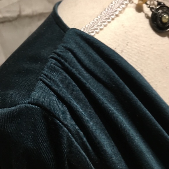 Tahari Turquoise 💯 % silk top - - Picture 4 of 7